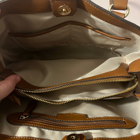 Nine West tan purse!! 👜 - Picture 4 of 8